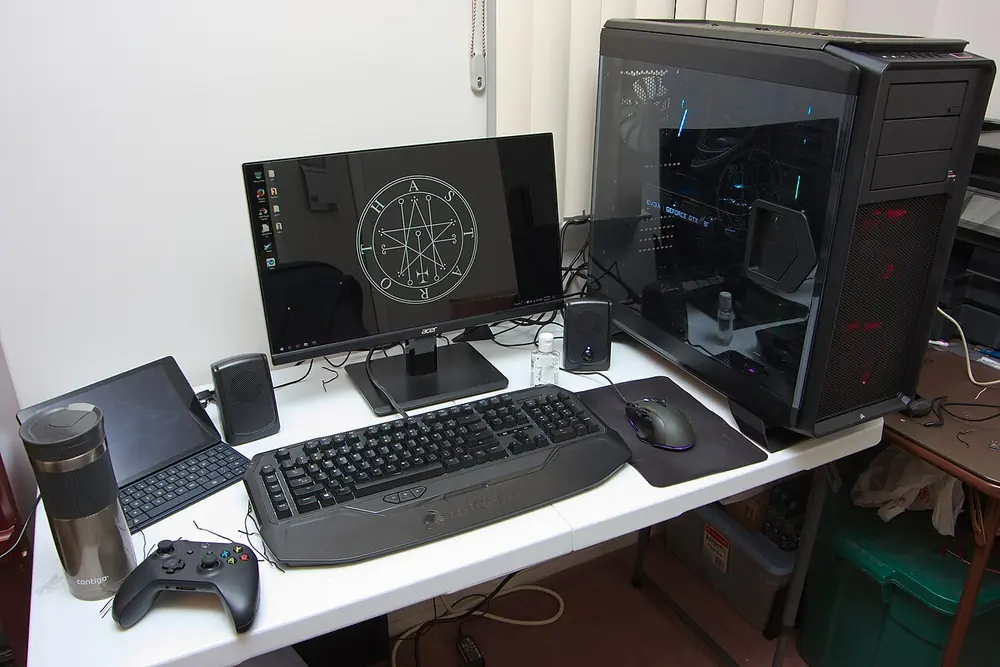 how to bet on cs2 - gaming PC setup