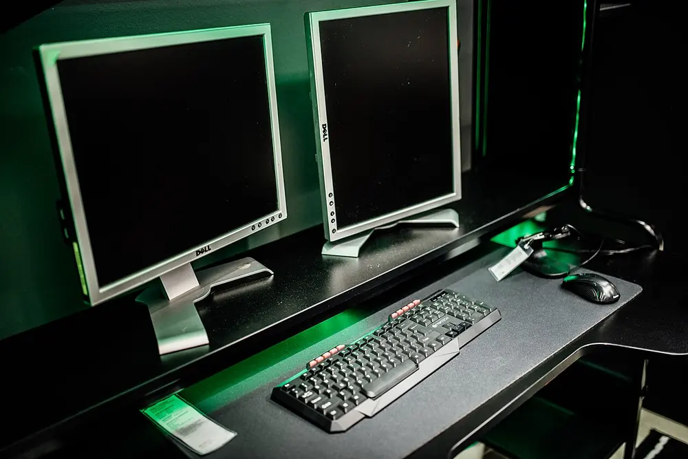 dual monitor gaming desk