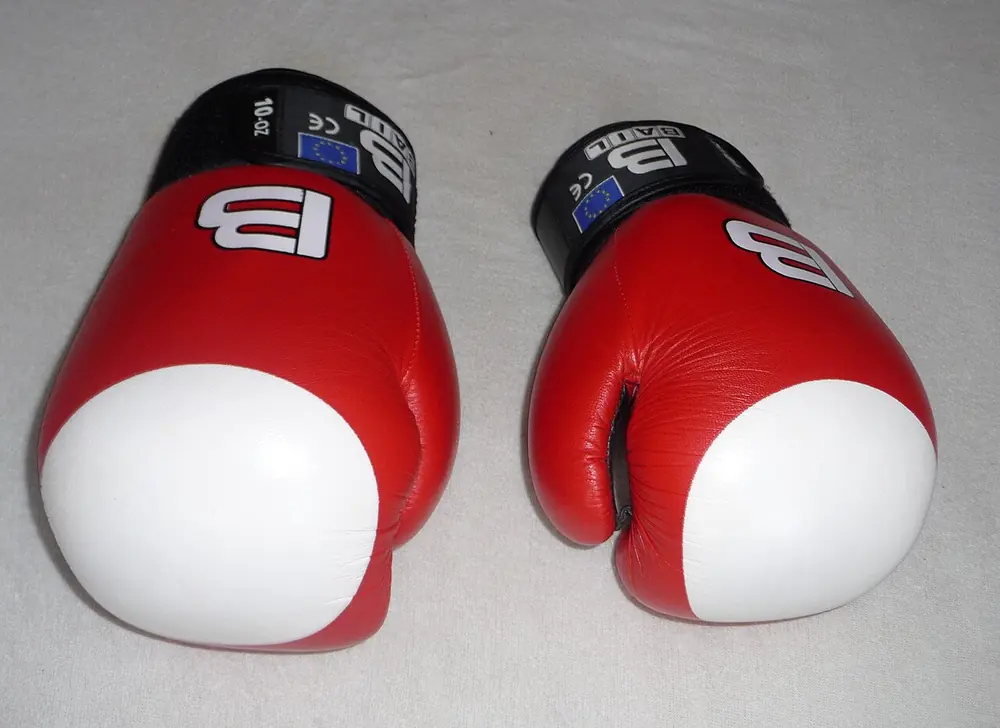 Boxing gloves - how to bet on boxing in ghana