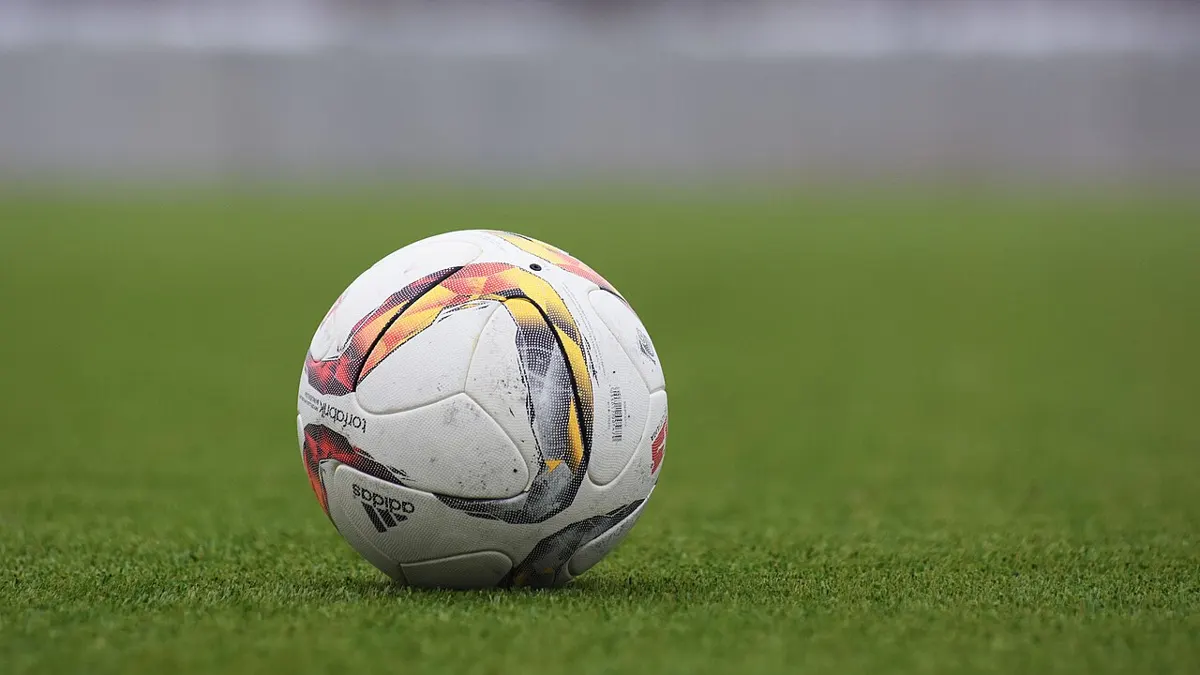 Football on a pitch - how to bet on gsb